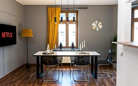 Design Studio - WIFI und NETFLIX
